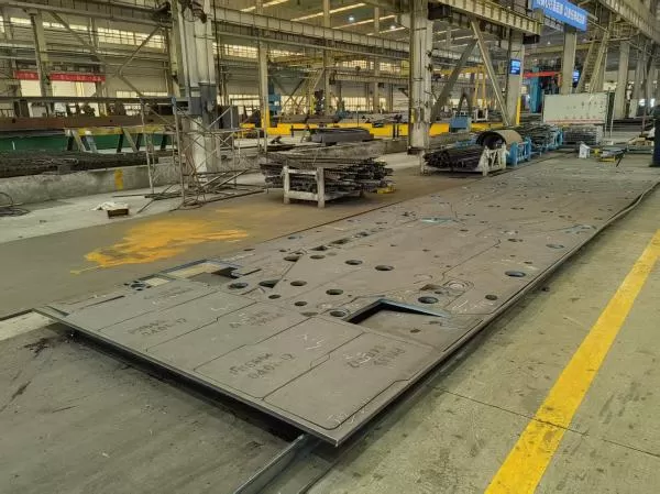 Die Laser-Schneidrevolution: Wie QHMAGs elektro-permanente Lifter von QHMAG die Produktivität um 60x steigern